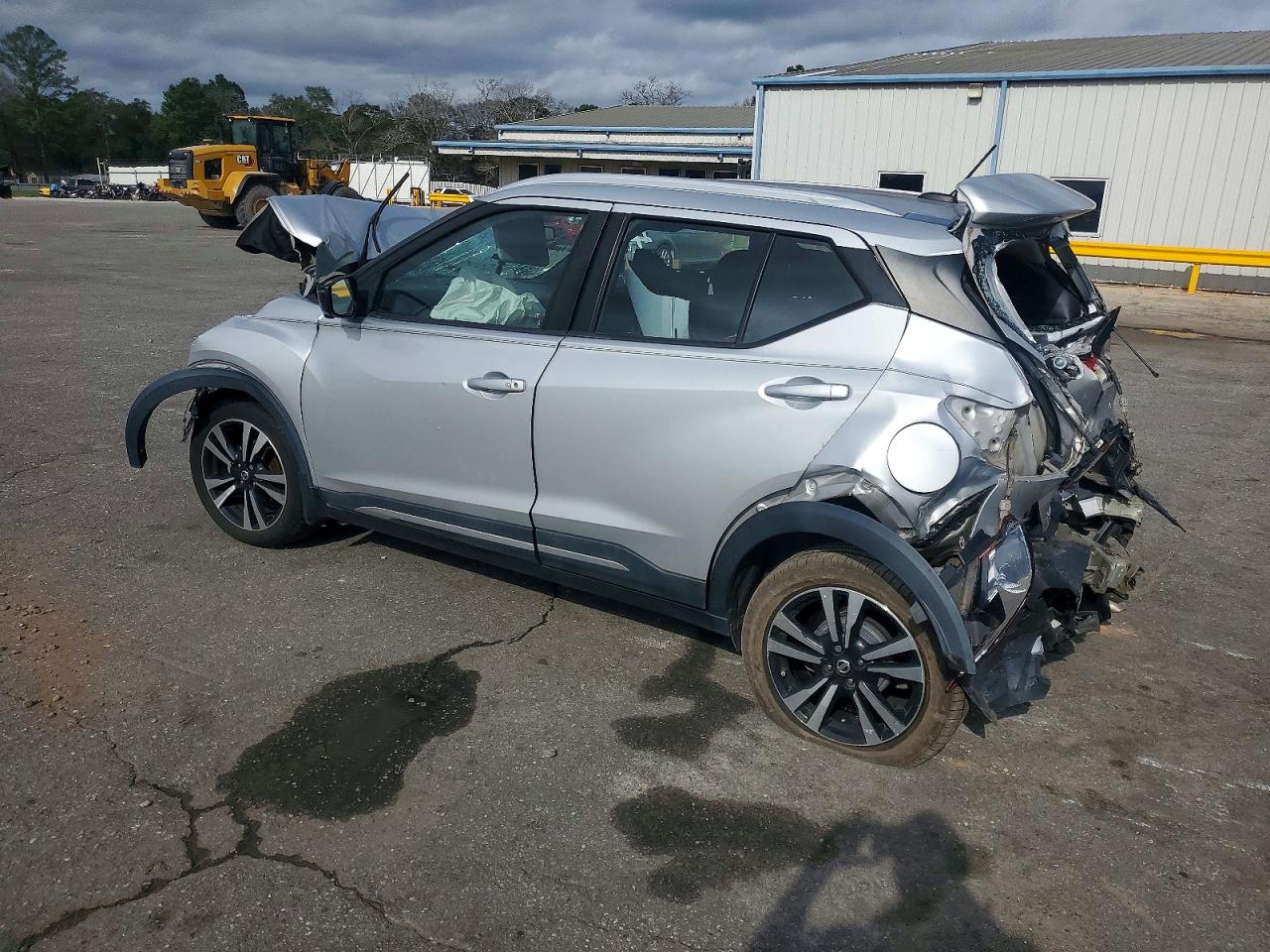 2018 NISSAN KICKS S photo 2
