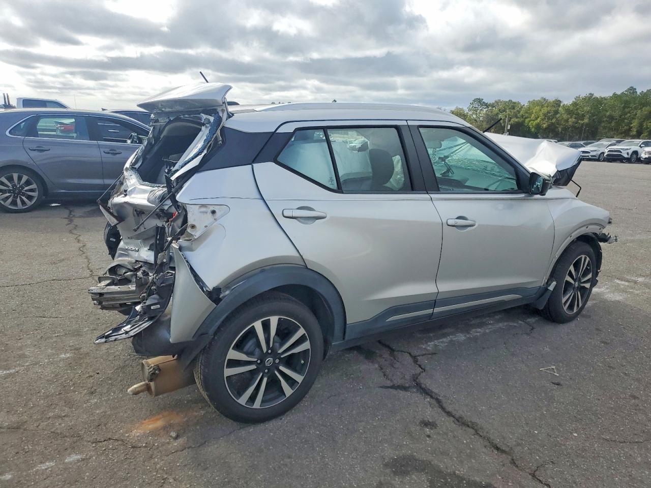 2018 NISSAN KICKS S photo 3