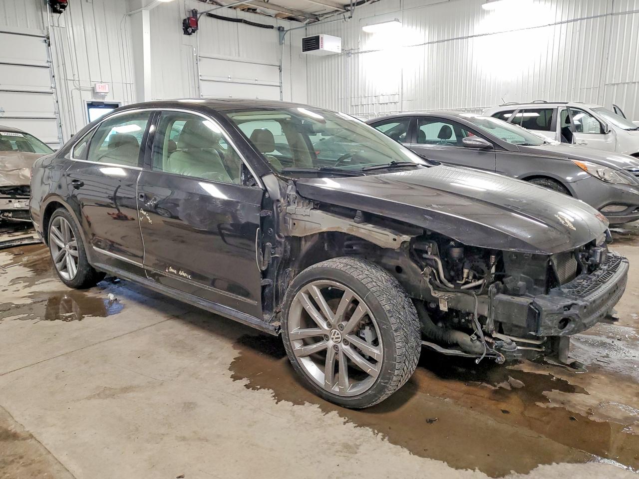2019 VOLKSWAGEN PASSAT SE R-LINE photo 4