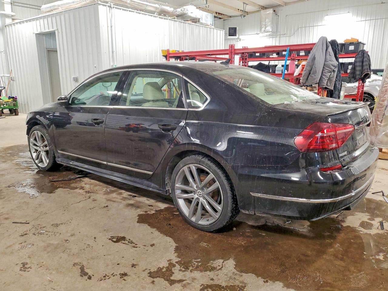 2019 VOLKSWAGEN PASSAT SE R-LINE photo 2