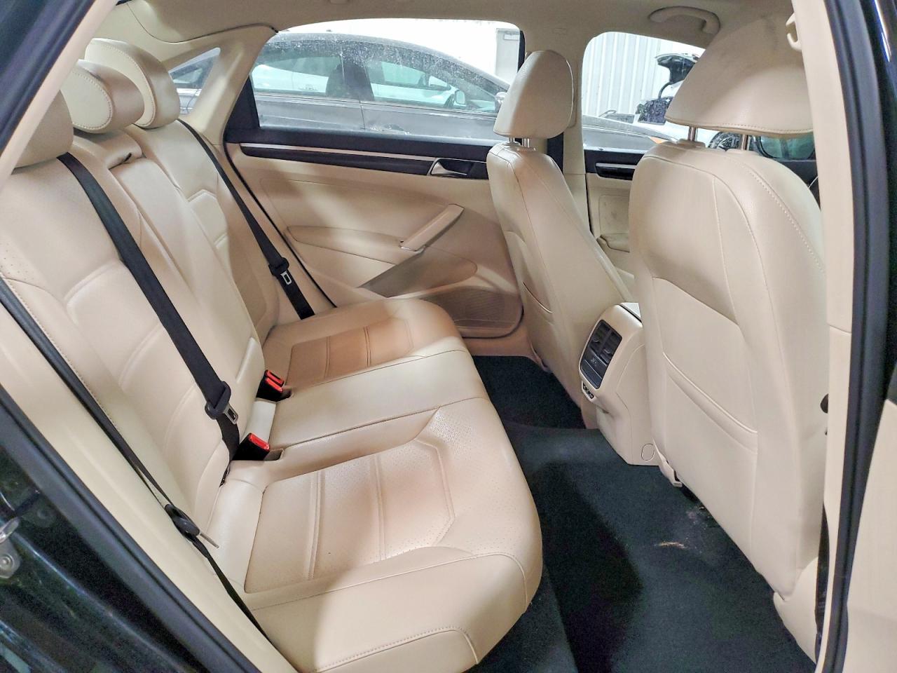 2019 VOLKSWAGEN PASSAT SE R-LINE photo 10