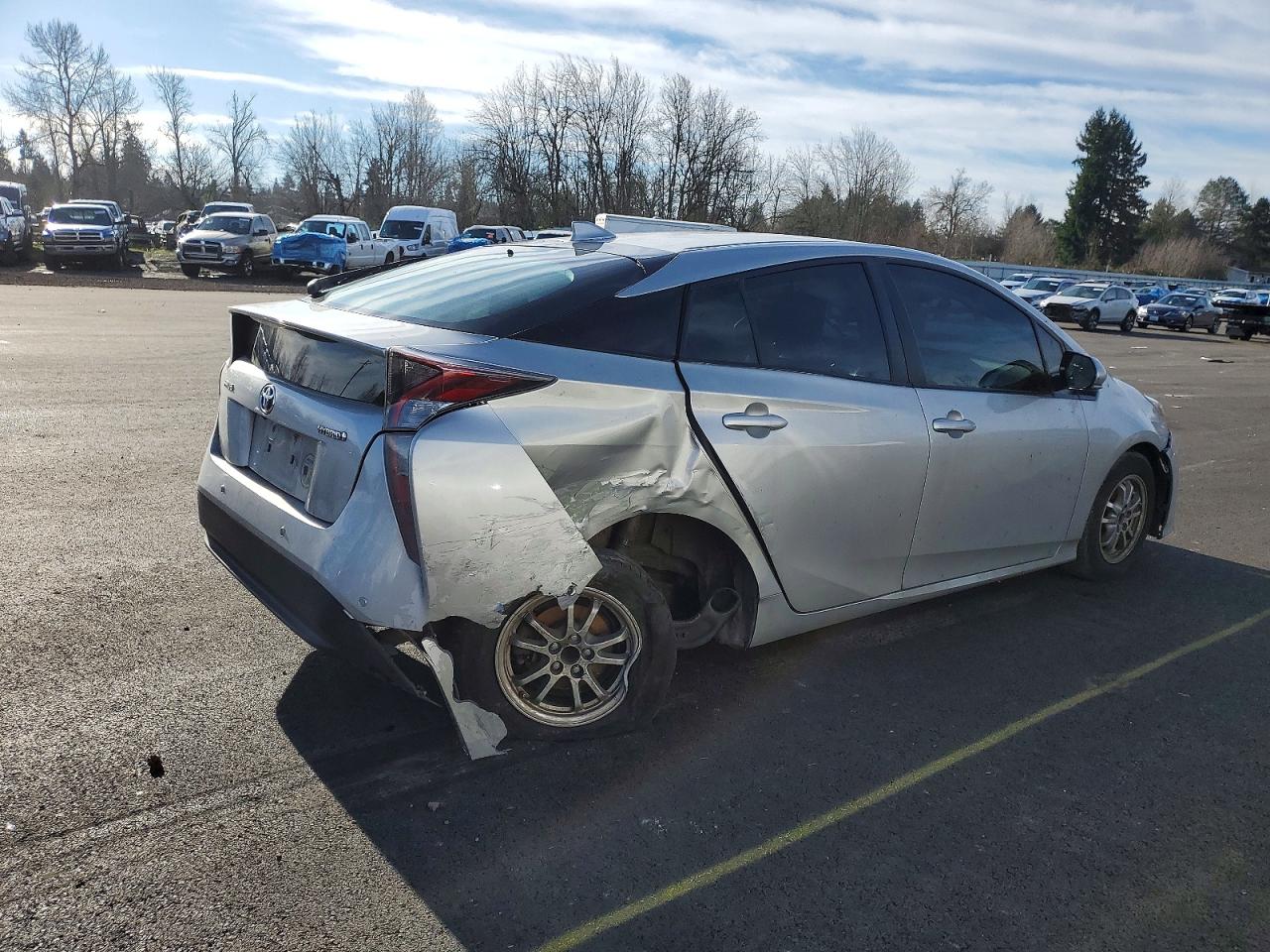 2018 TOYOTA PRIUS photo 3