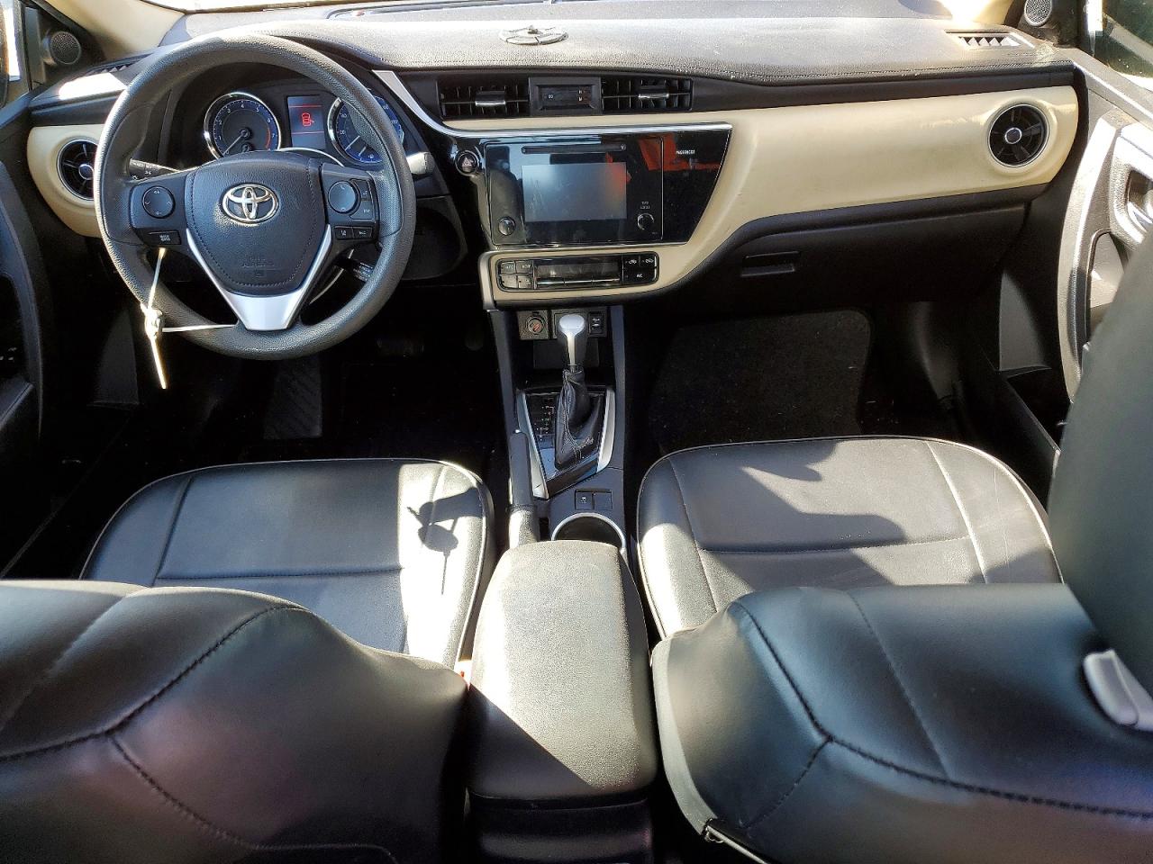 2017 TOYOTA COROLLA L photo 8