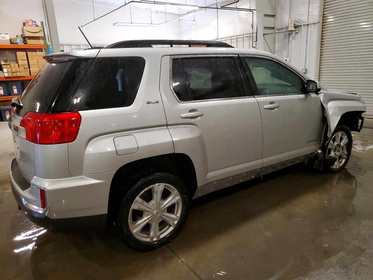 2017 GMC TERRAIN SLE photo 3