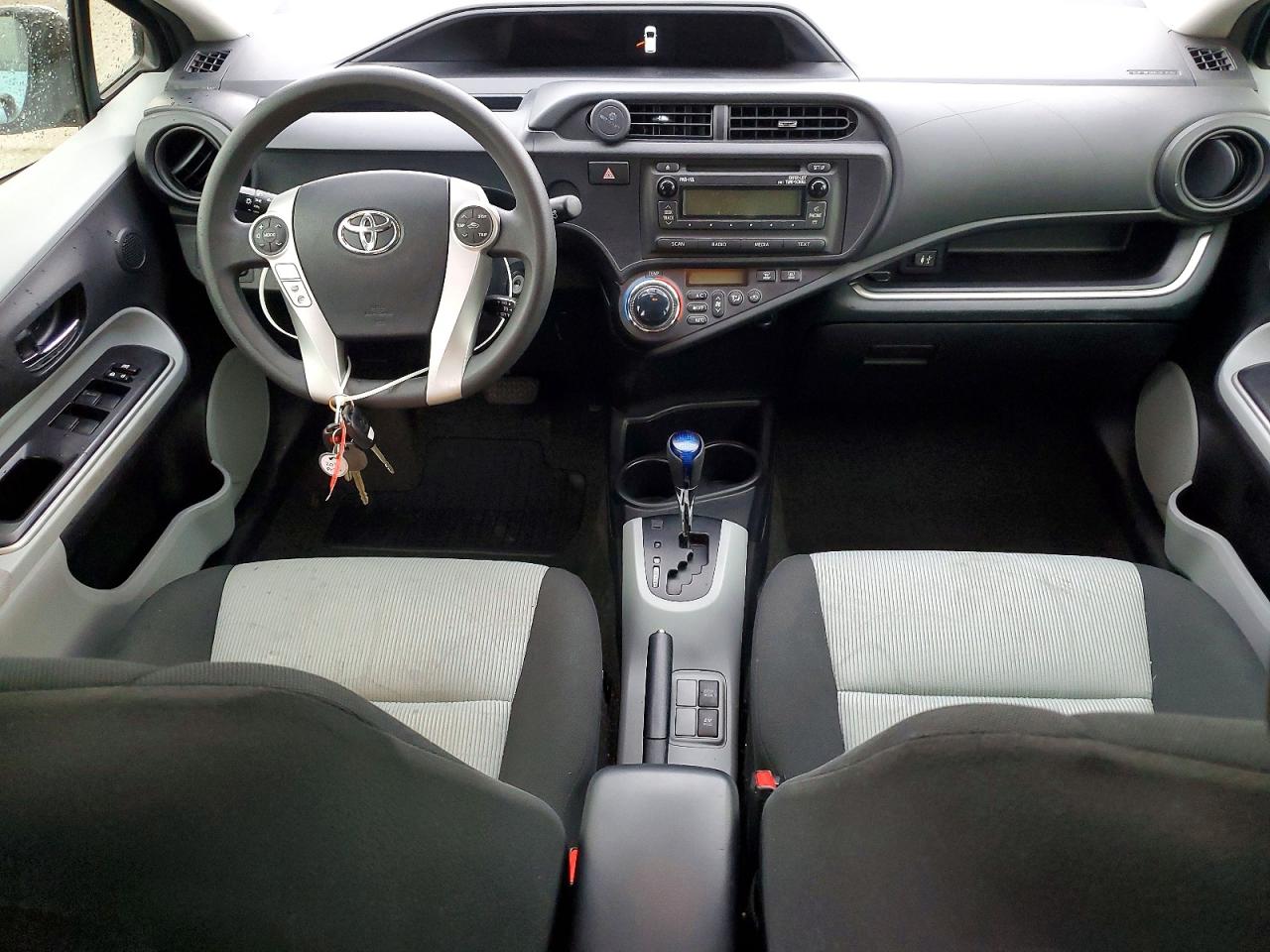2014 TOYOTA PRIUS C photo 8