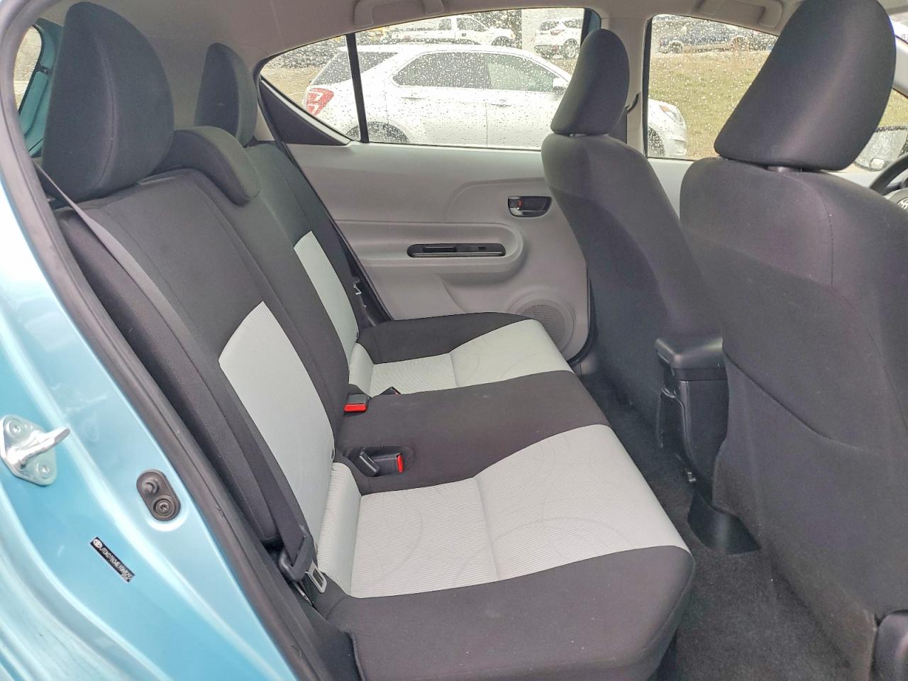 2014 TOYOTA PRIUS C photo 10