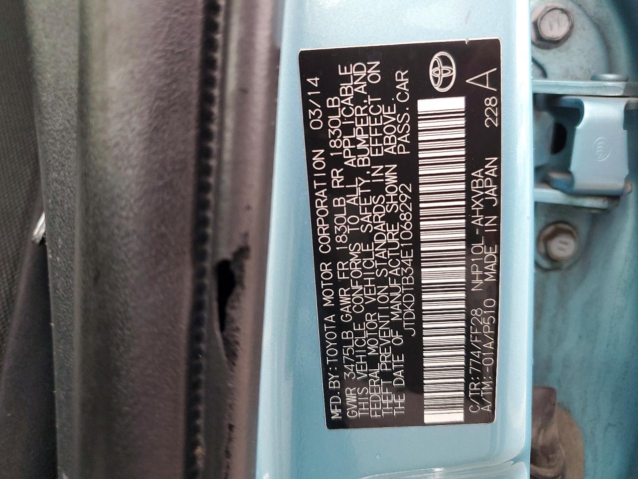 2014 TOYOTA PRIUS C photo 12