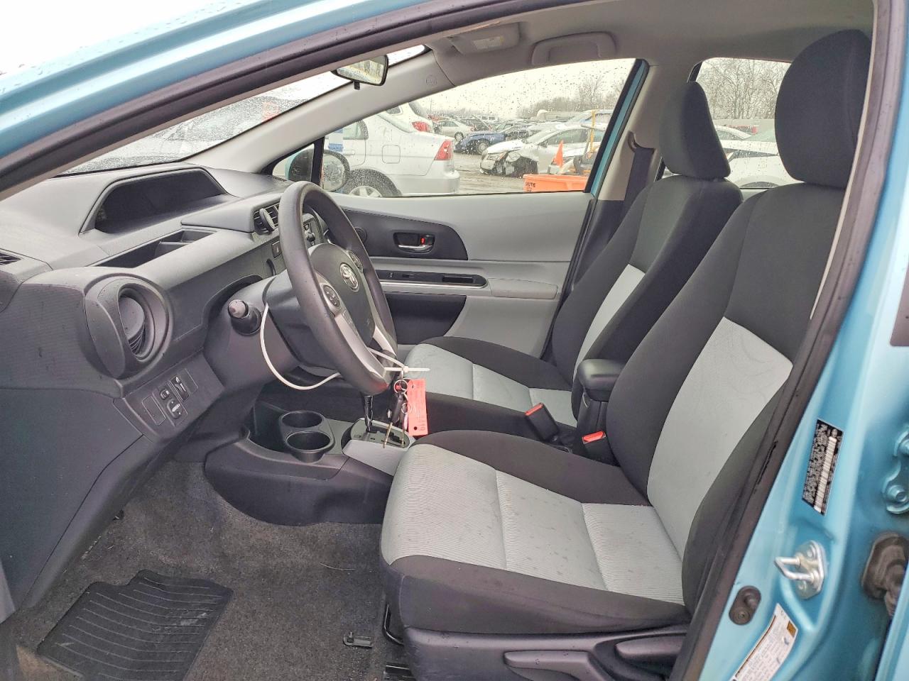 2014 TOYOTA PRIUS C photo 7