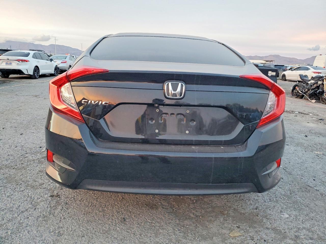 2017 HONDA CIVIC LX photo 6