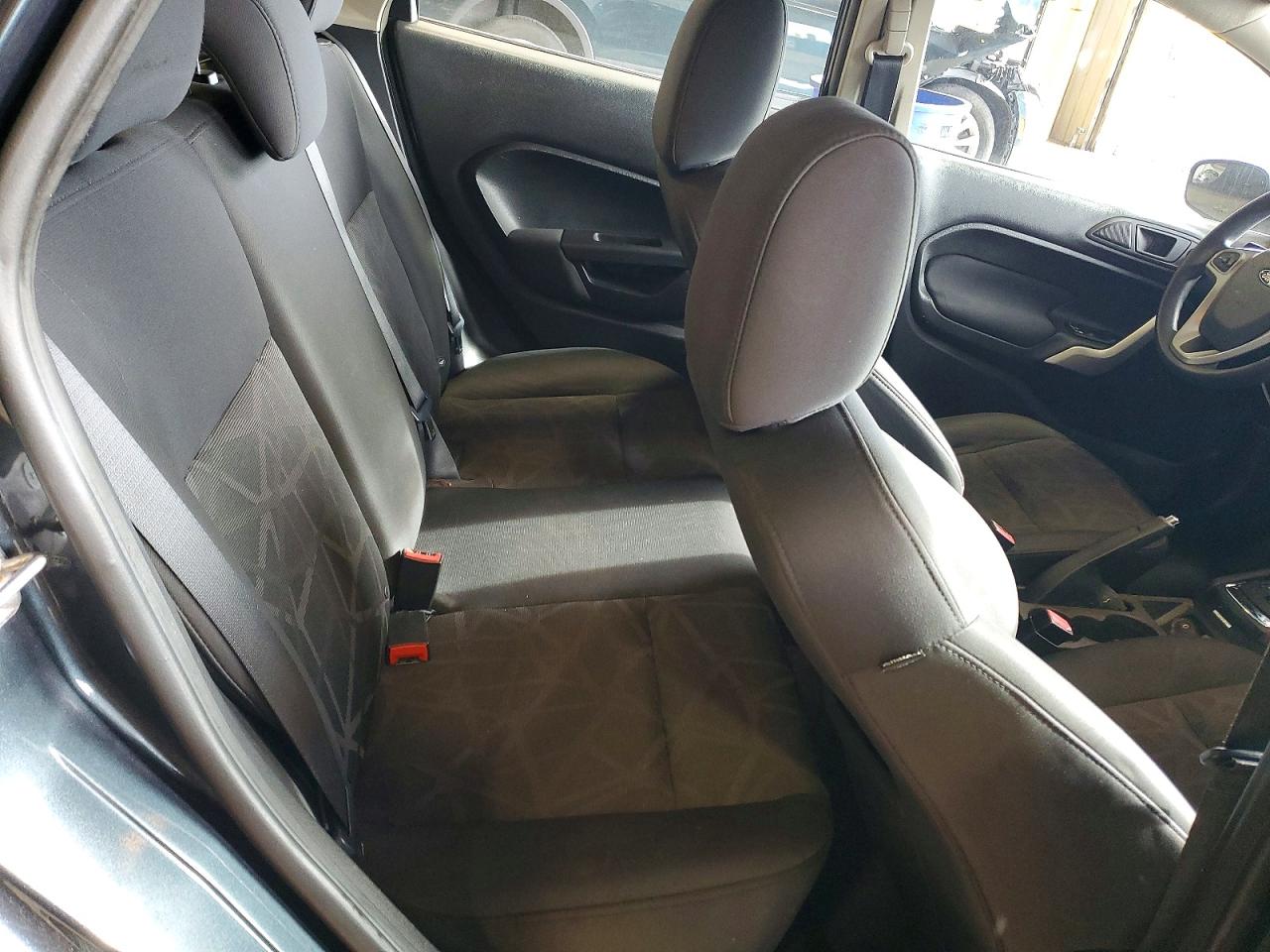 2011 FORD FIESTA SE photo 10