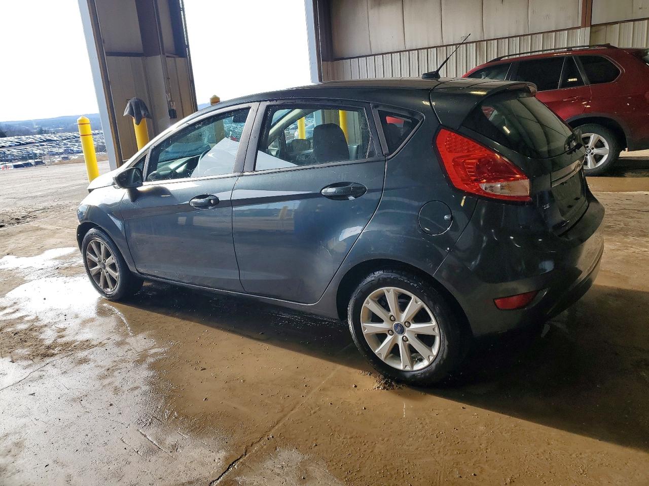 2011 FORD FIESTA SE photo 2