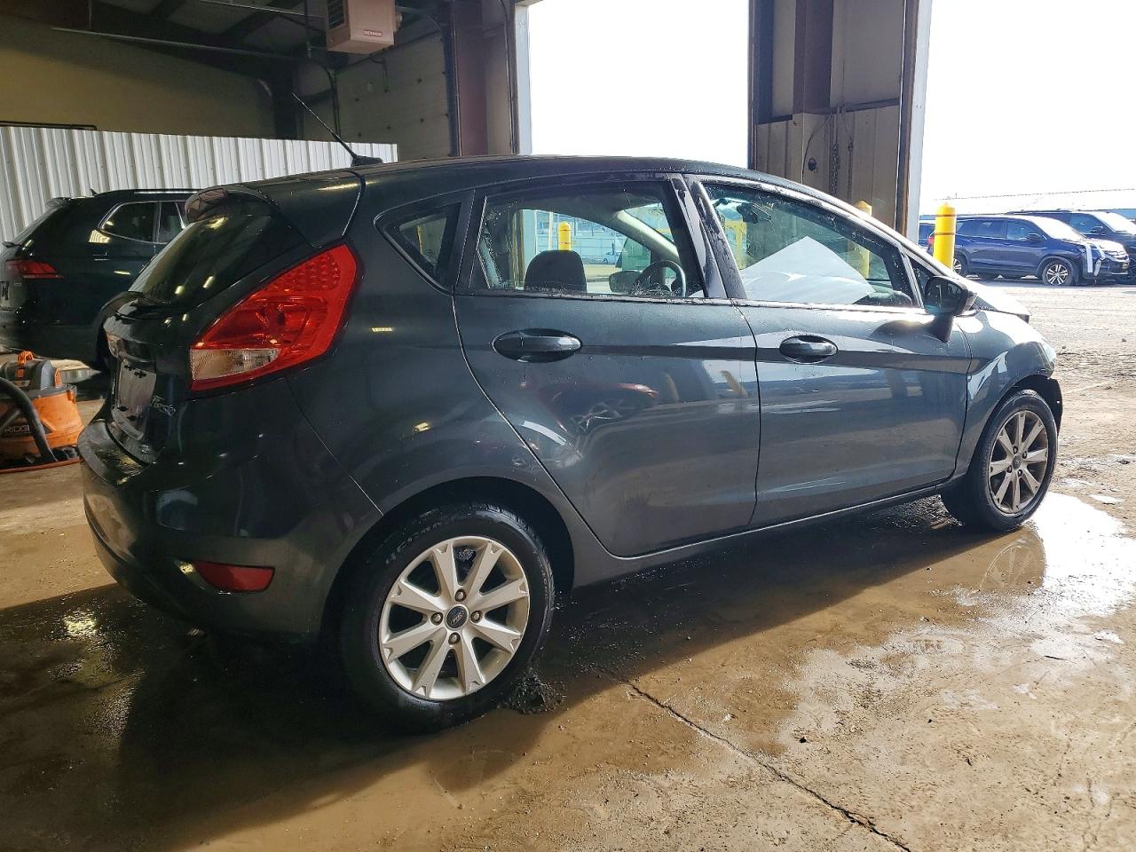 2011 FORD FIESTA SE photo 3