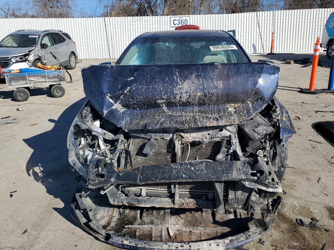 2016 TOYOTA CAMRY LE photo 5