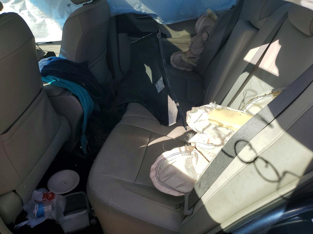 2016 TOYOTA CAMRY LE photo 10