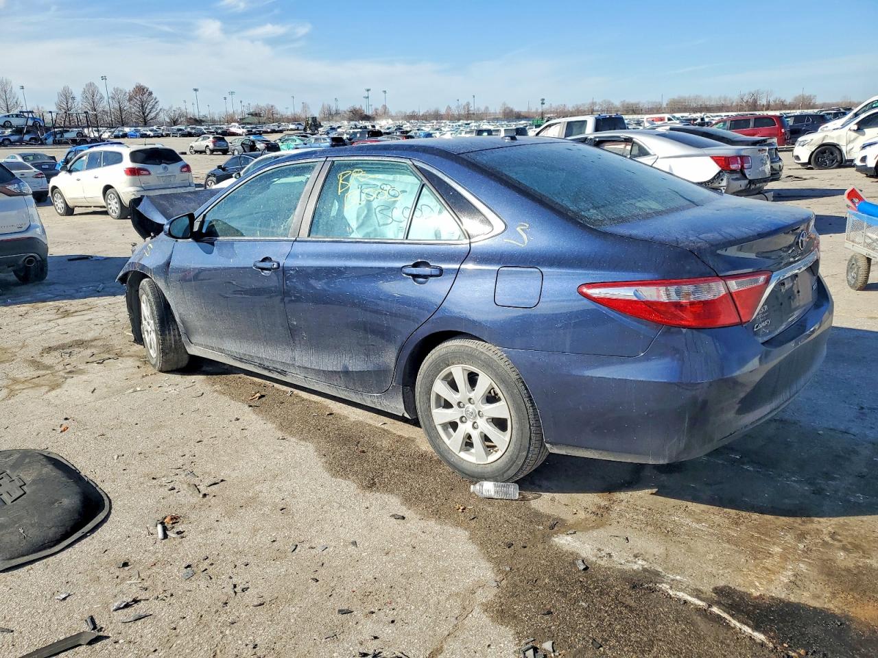2016 TOYOTA CAMRY LE photo 2