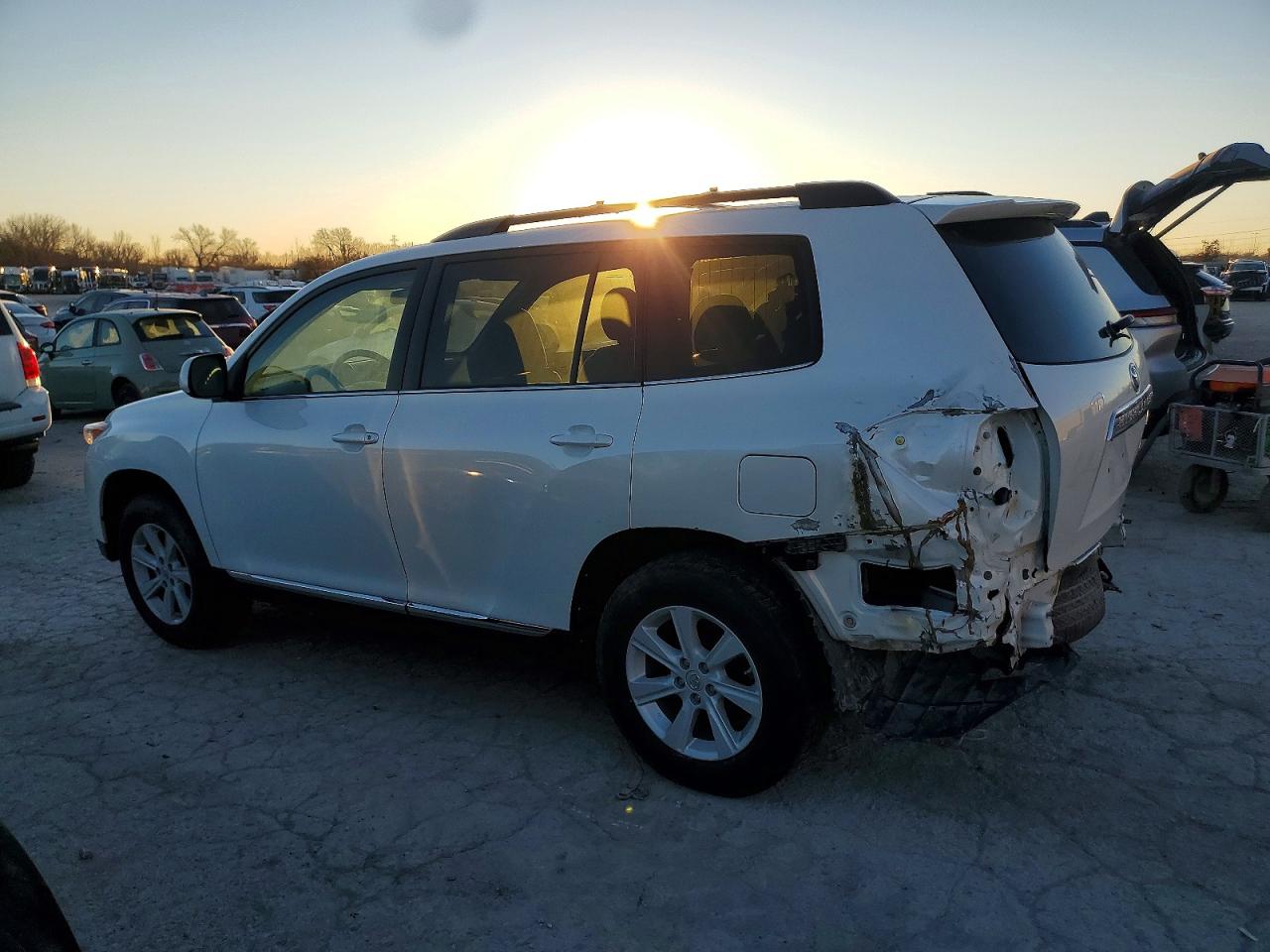 2013 TOYOTA HIGHLANDER BASE photo 2