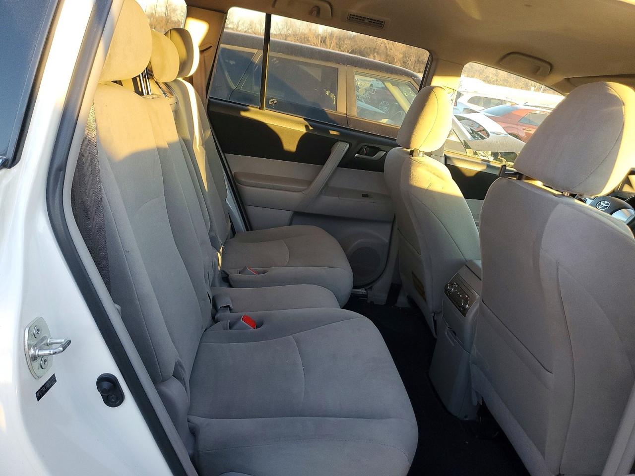 2013 TOYOTA HIGHLANDER BASE photo 11