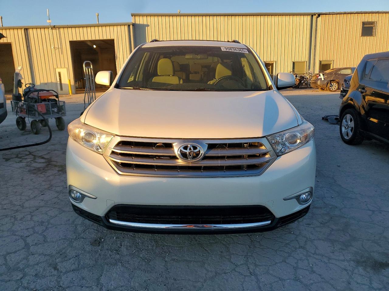 2013 TOYOTA HIGHLANDER BASE photo 5