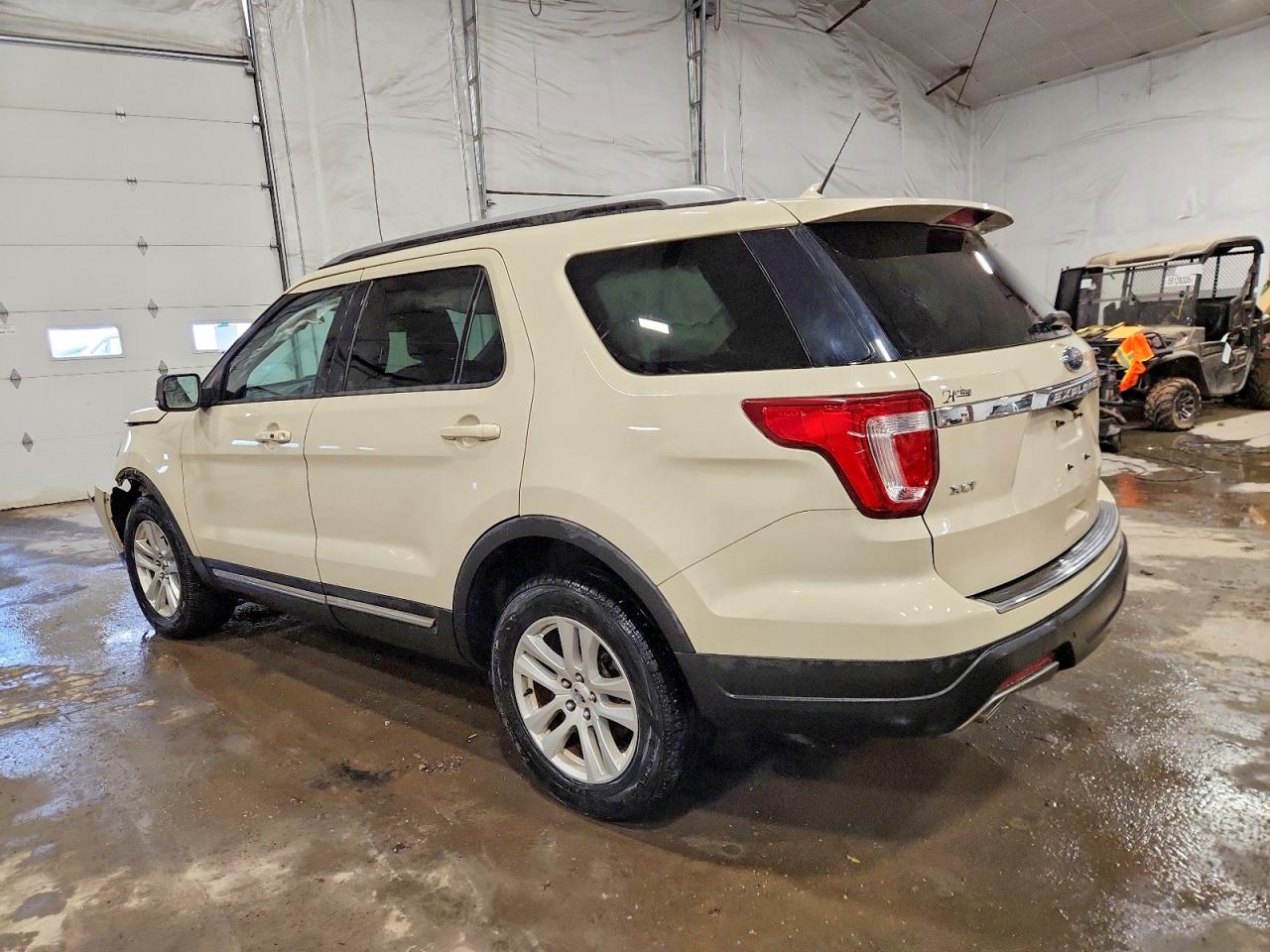 2018 FORD EXPLORER XLT photo 2