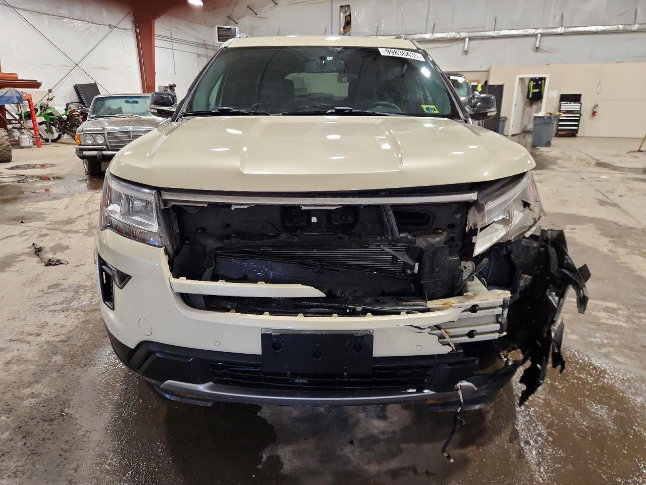 2018 FORD EXPLORER XLT photo 5