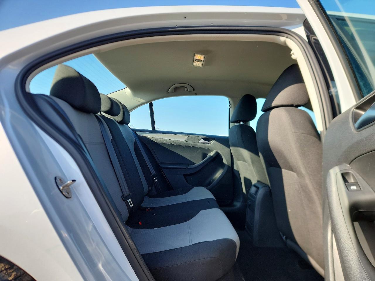 2017 VOLKSWAGEN JETTA S photo 10