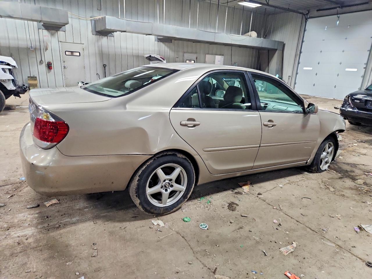 2006 TOYOTA CAMRY LE photo 3