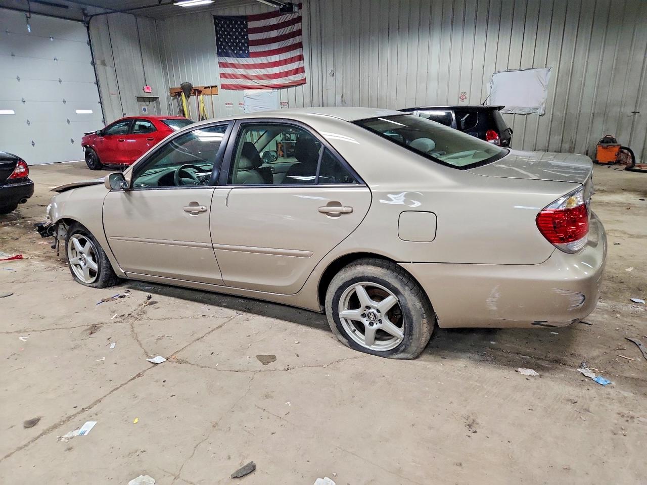 2006 TOYOTA CAMRY LE photo 2