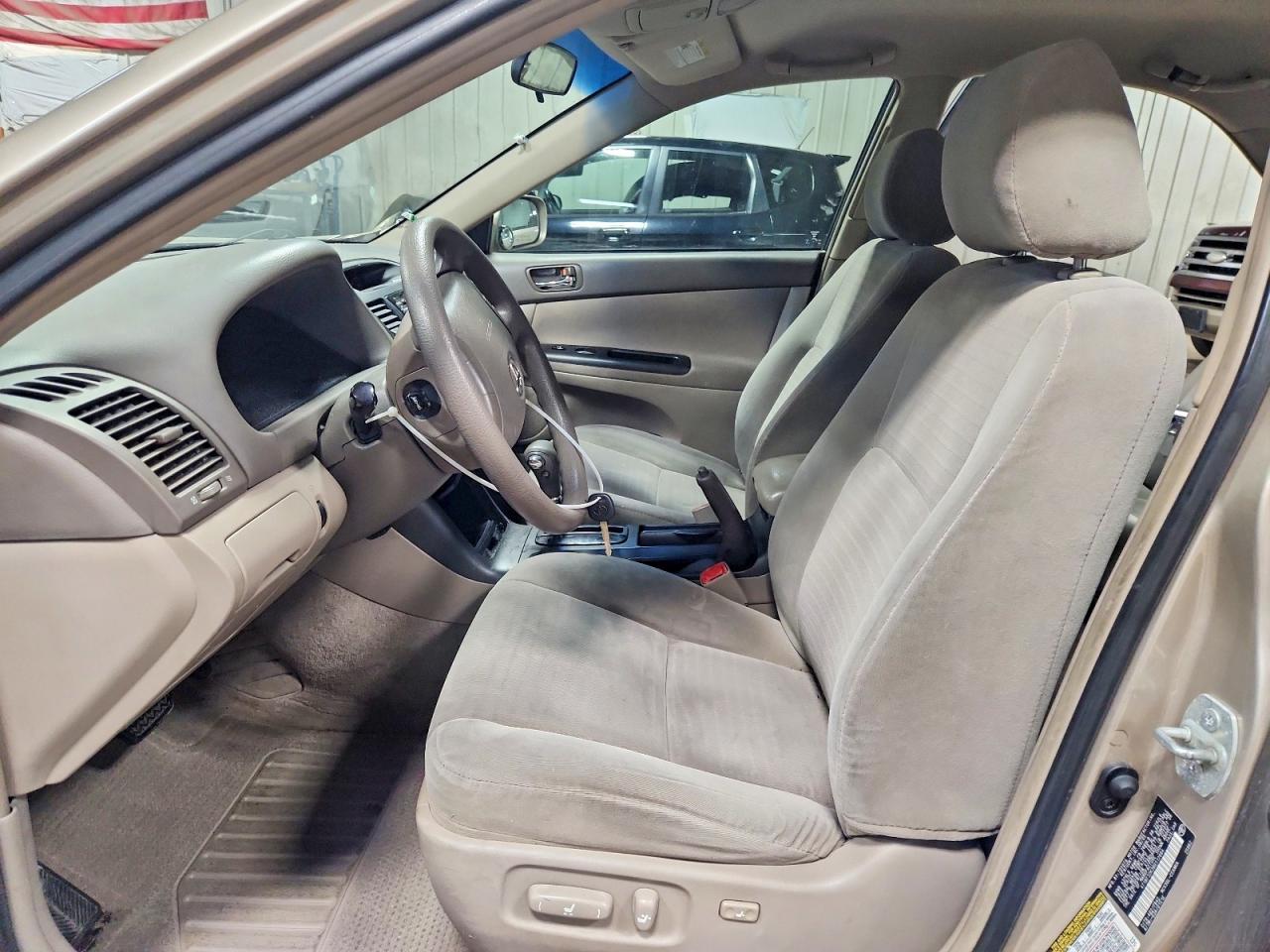 2006 TOYOTA CAMRY LE photo 7