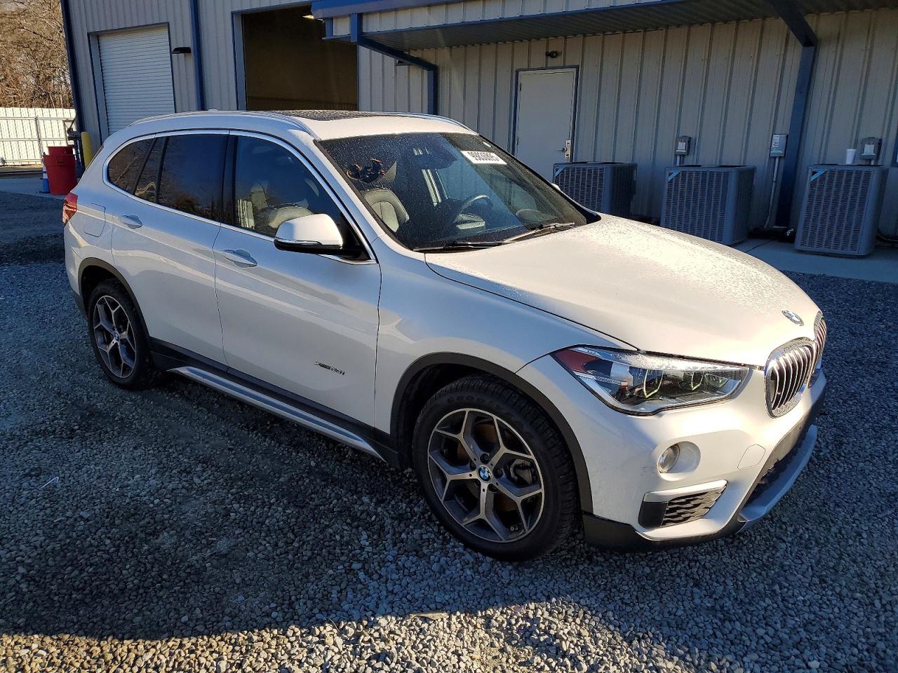 2016 BMW X1 XDRIVE28I photo 4