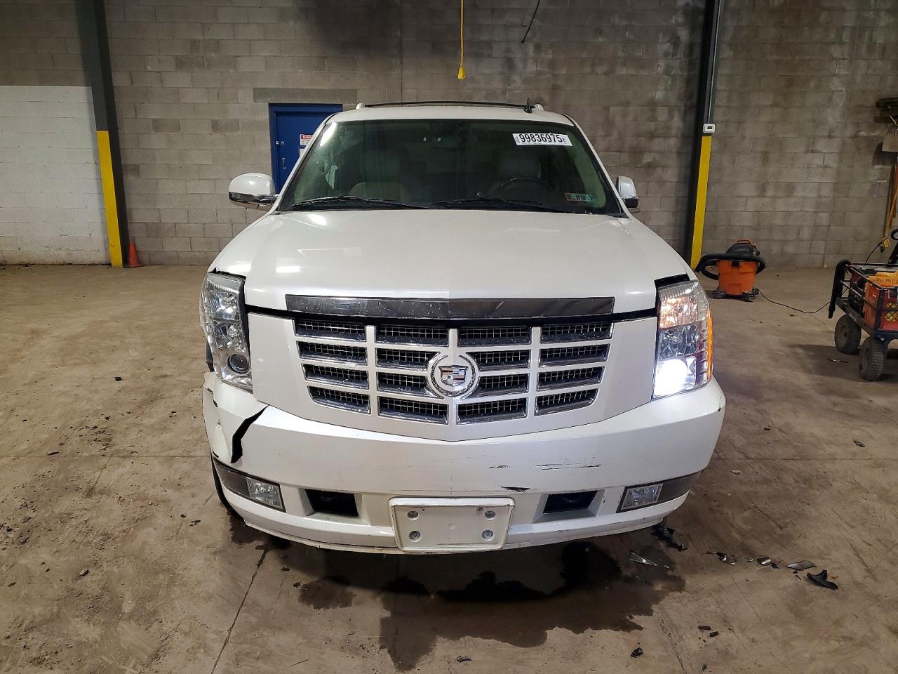2011 CADILLAC ESCALADE PREMIUM photo 5