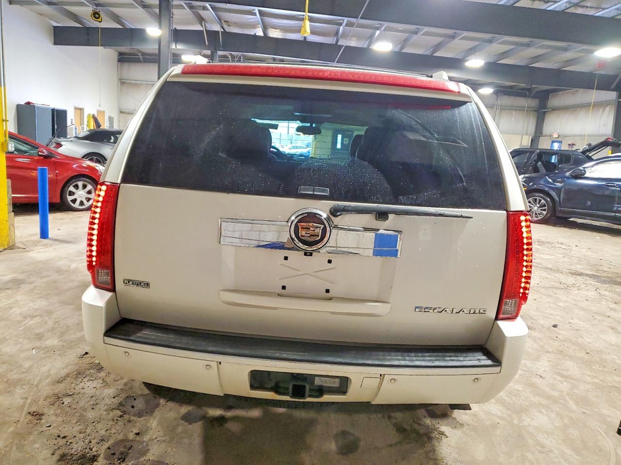 2011 CADILLAC ESCALADE PREMIUM photo 6