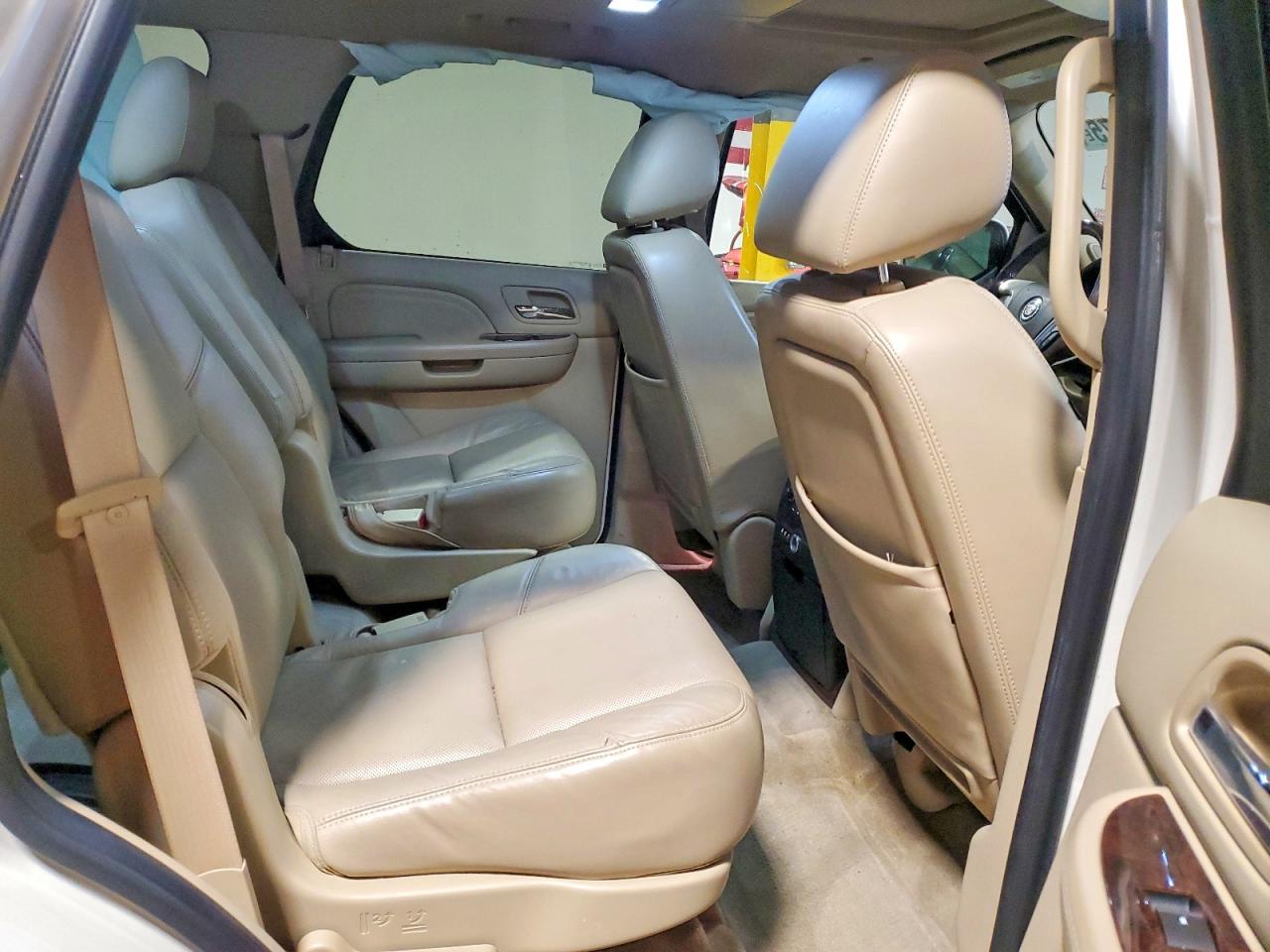 2011 CADILLAC ESCALADE PREMIUM photo 11