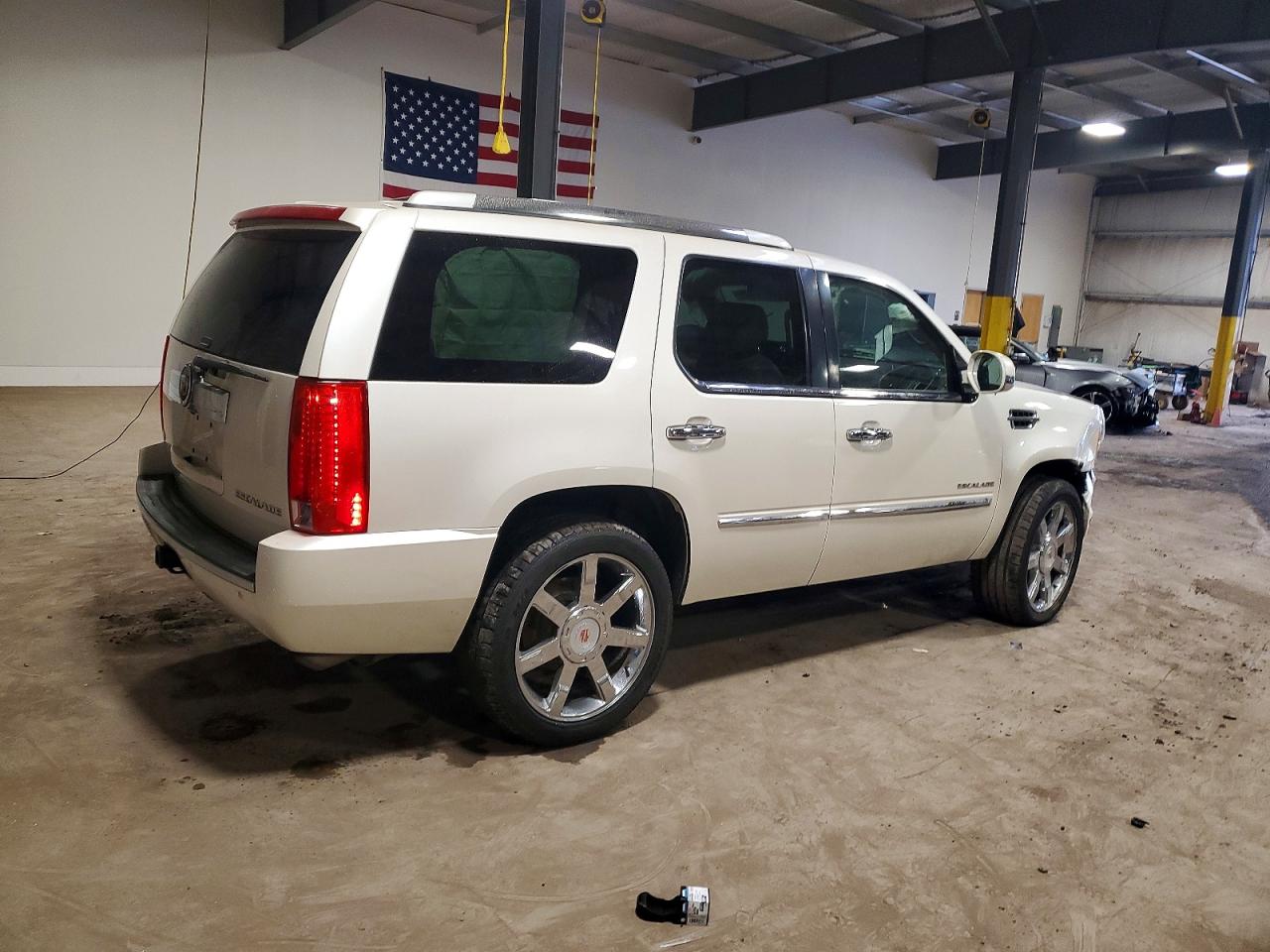 2011 CADILLAC ESCALADE PREMIUM photo 3