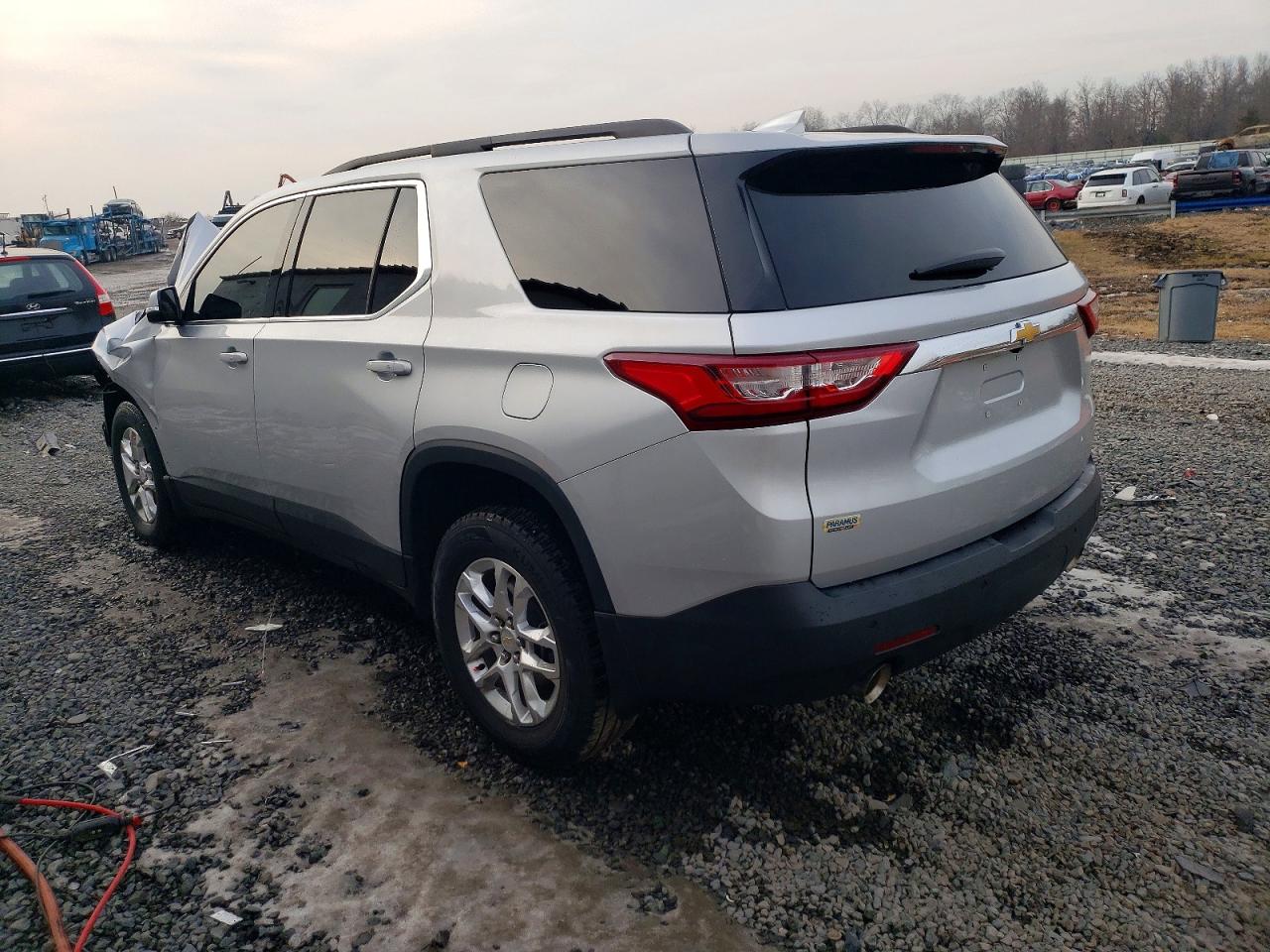 2020 CHEVROLET TRAVERSE LT photo 2