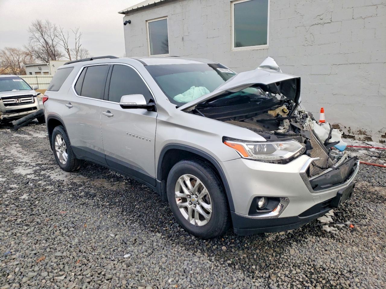 2020 CHEVROLET TRAVERSE LT photo 4