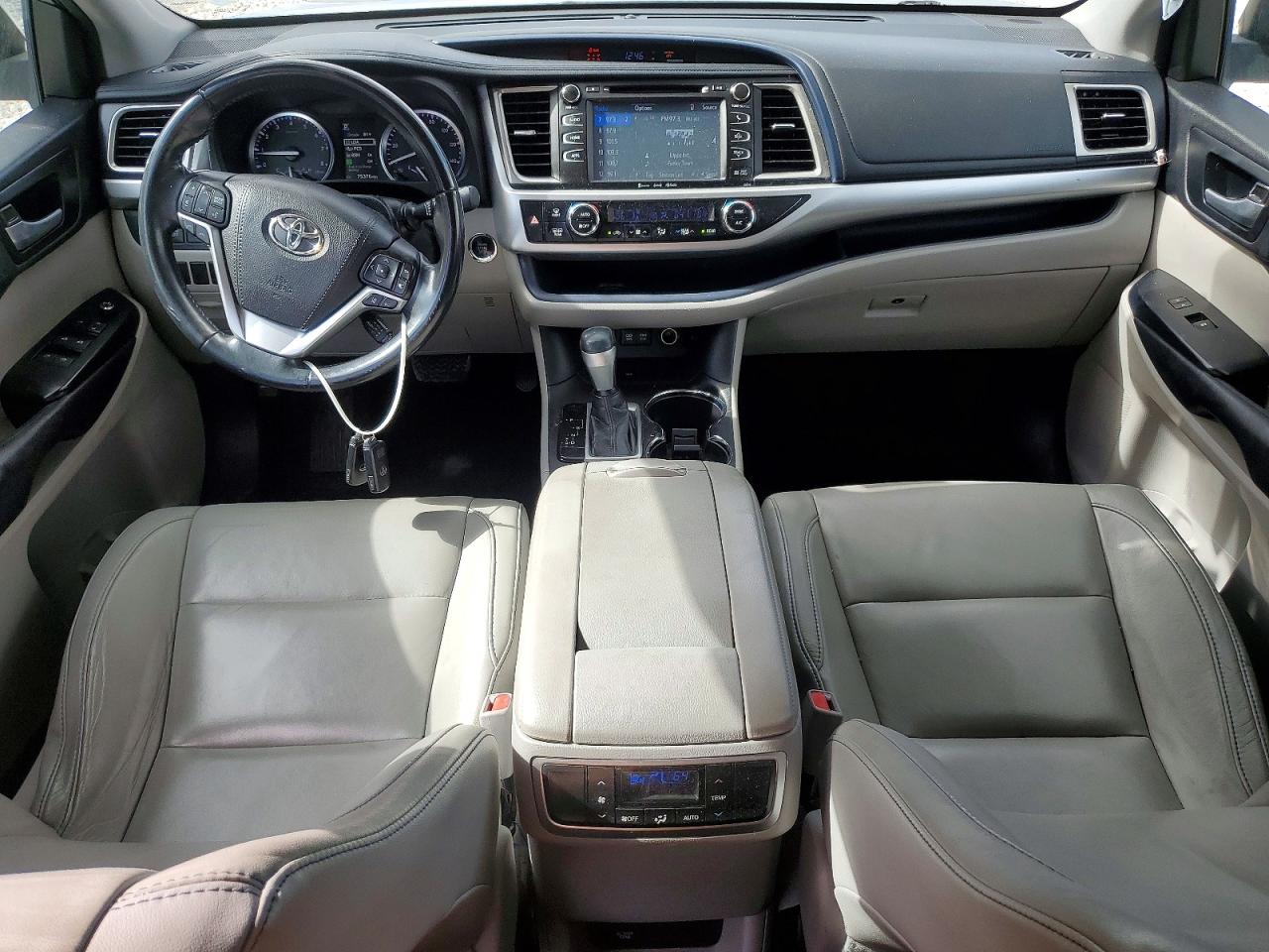 2018 TOYOTA HIGHLANDER SE photo 8