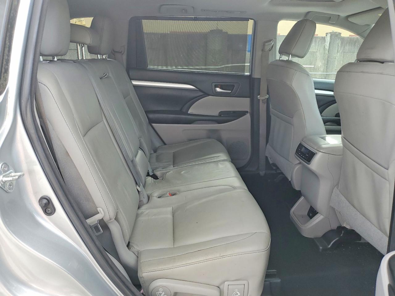 2018 TOYOTA HIGHLANDER SE photo 11