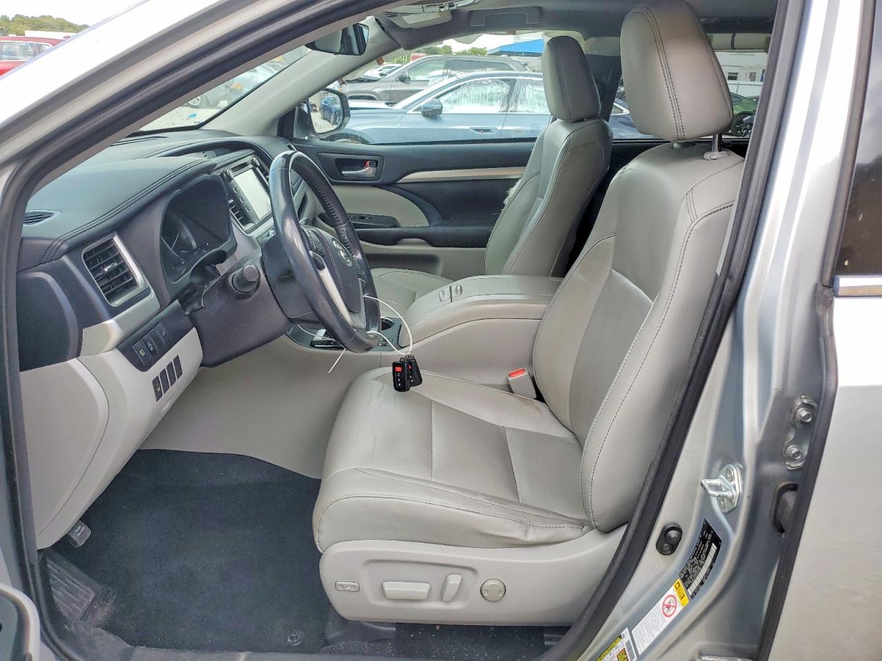 2018 TOYOTA HIGHLANDER SE photo 7