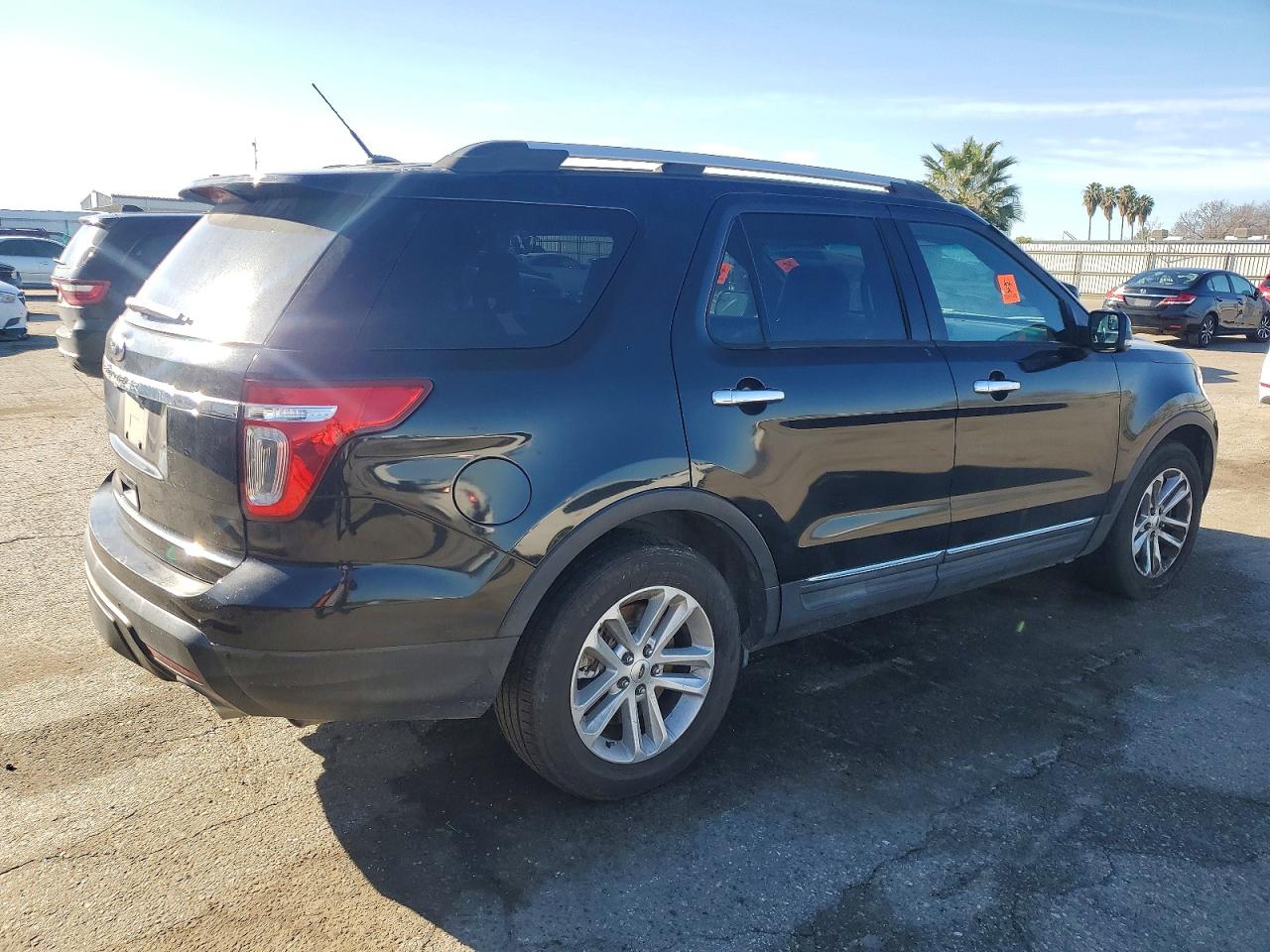 2014 FORD EXPLORER XLT photo 3