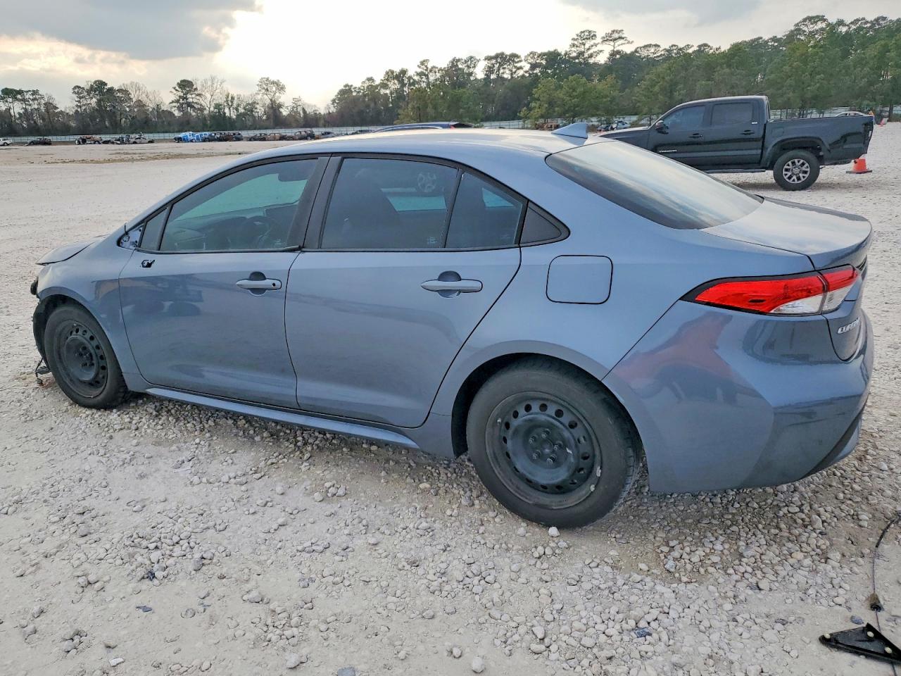 2020 TOYOTA COROLLA LE photo 2