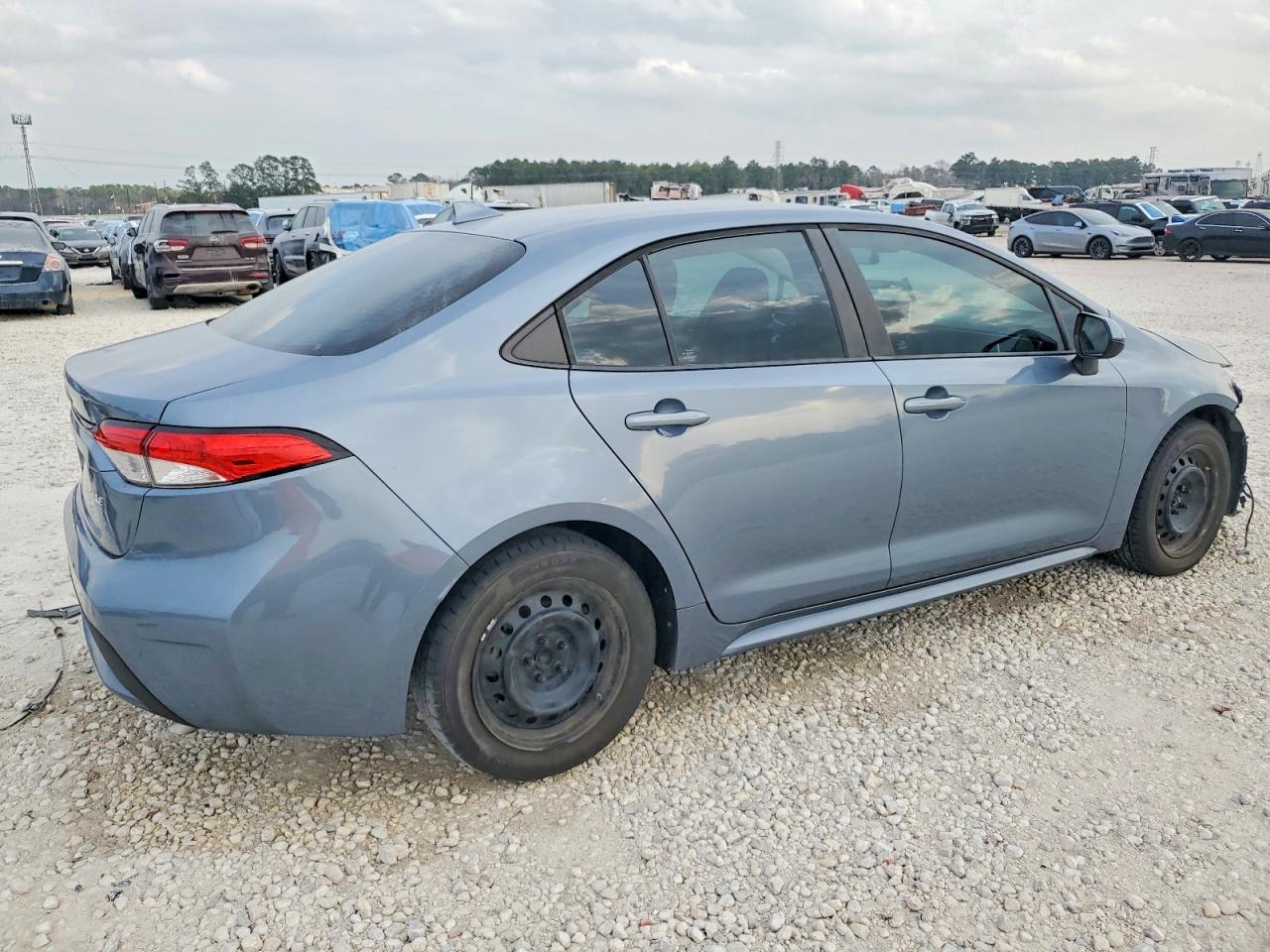 2020 TOYOTA COROLLA LE photo 3