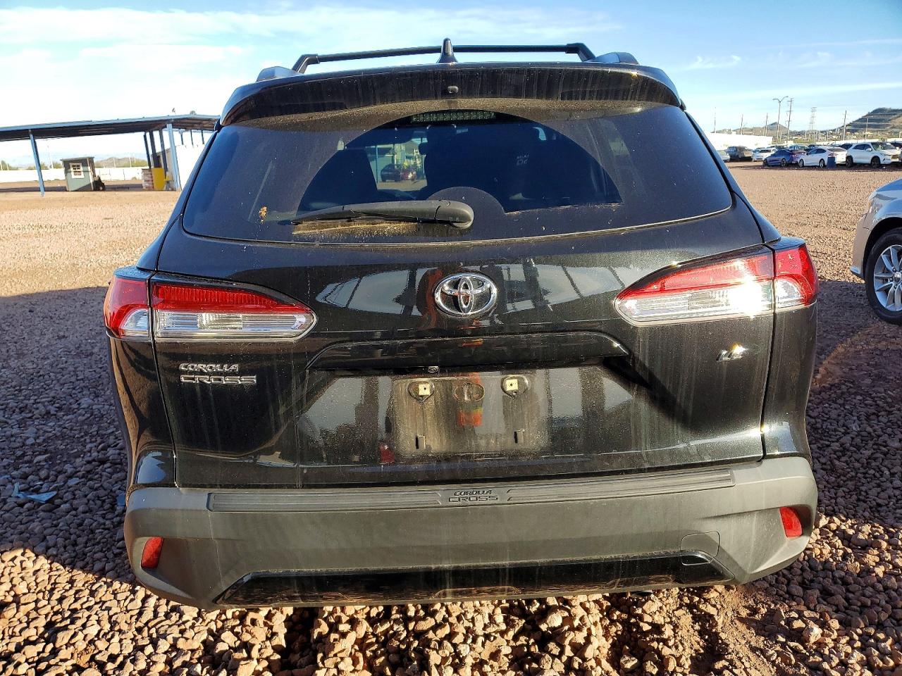 2022 TOYOTA COROLLA CROSS LE photo 6