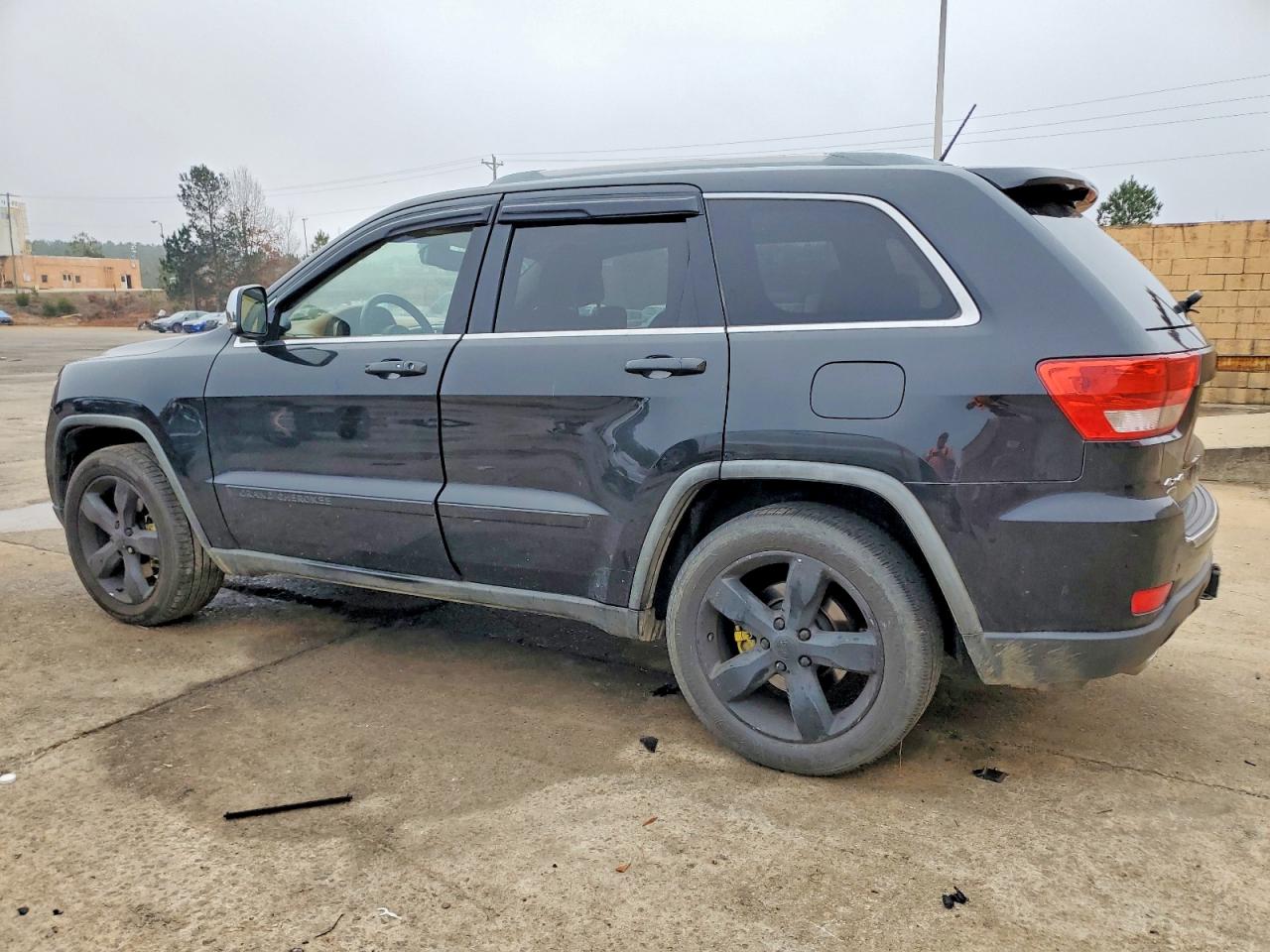 2011 JEEP GRAND CHEROKEE OVERLAND photo 2