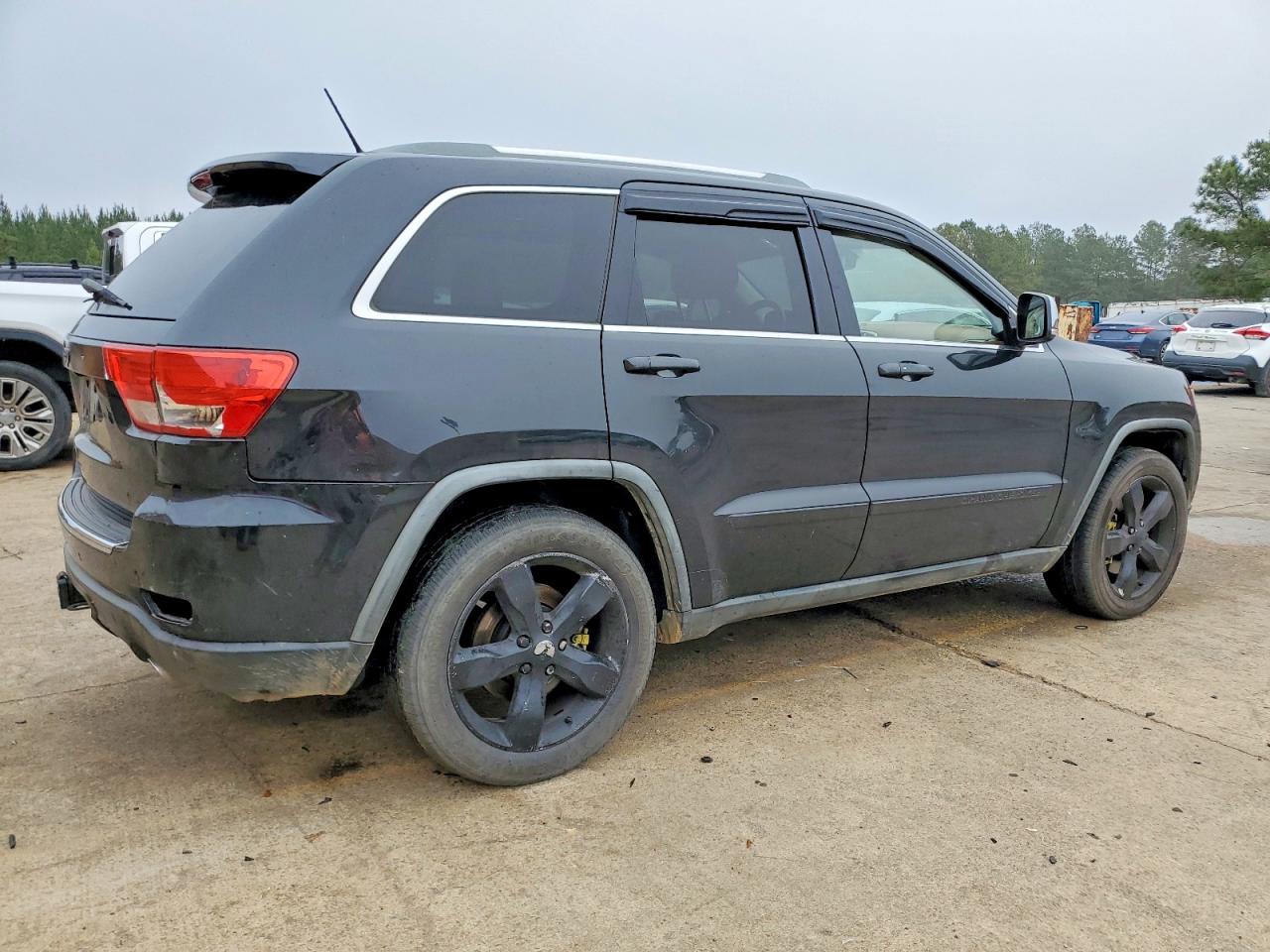 2011 JEEP GRAND CHEROKEE OVERLAND photo 3