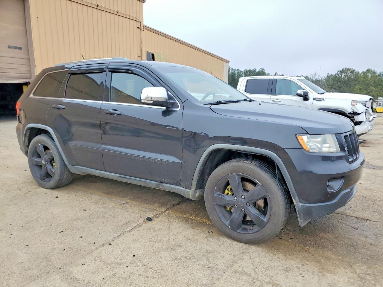 2011 JEEP GRAND CHEROKEE OVERLAND photo 4