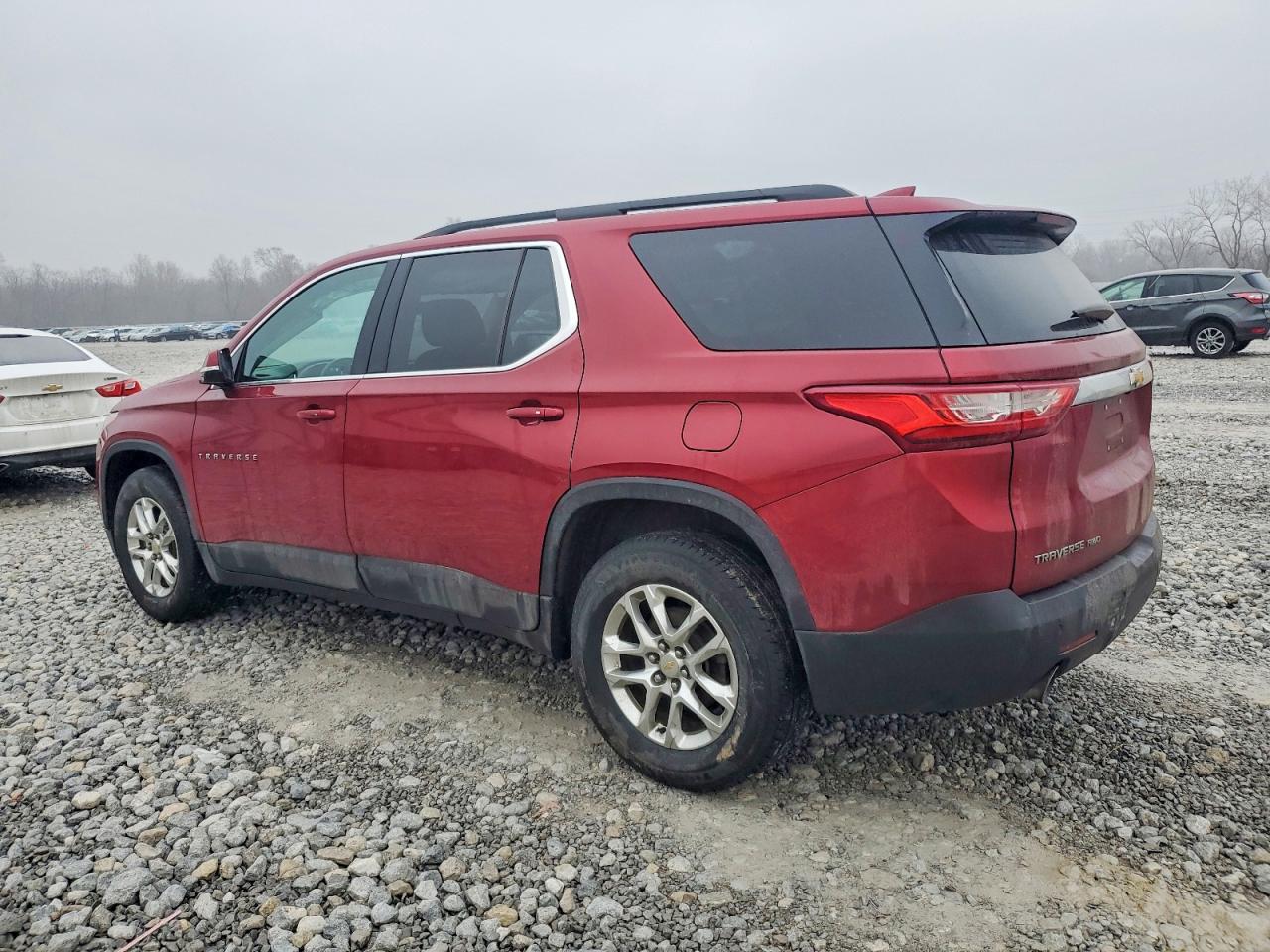 2019 CHEVROLET TRAVERSE LT photo 2