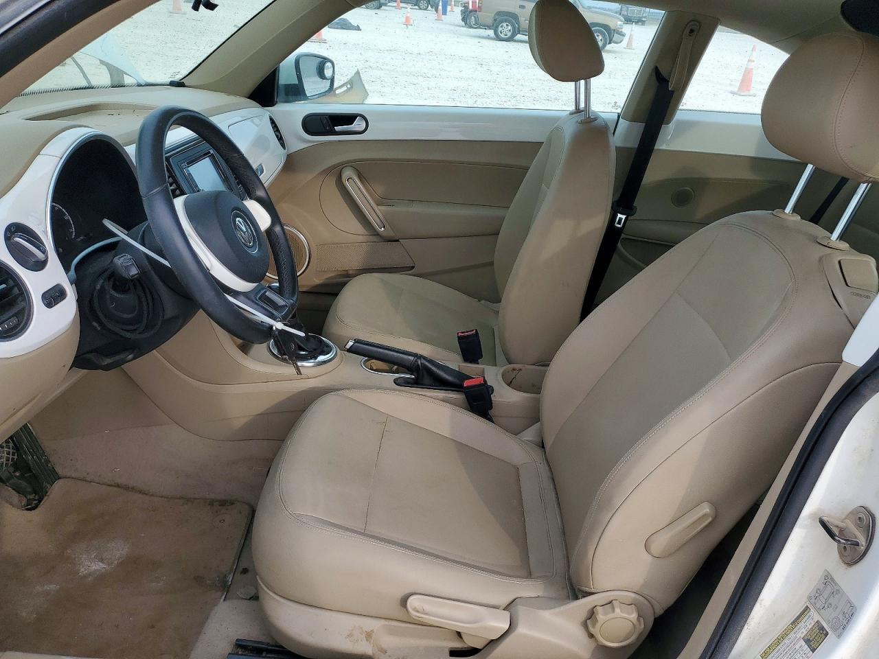 2013 VOLKSWAGEN BEETLE photo 6