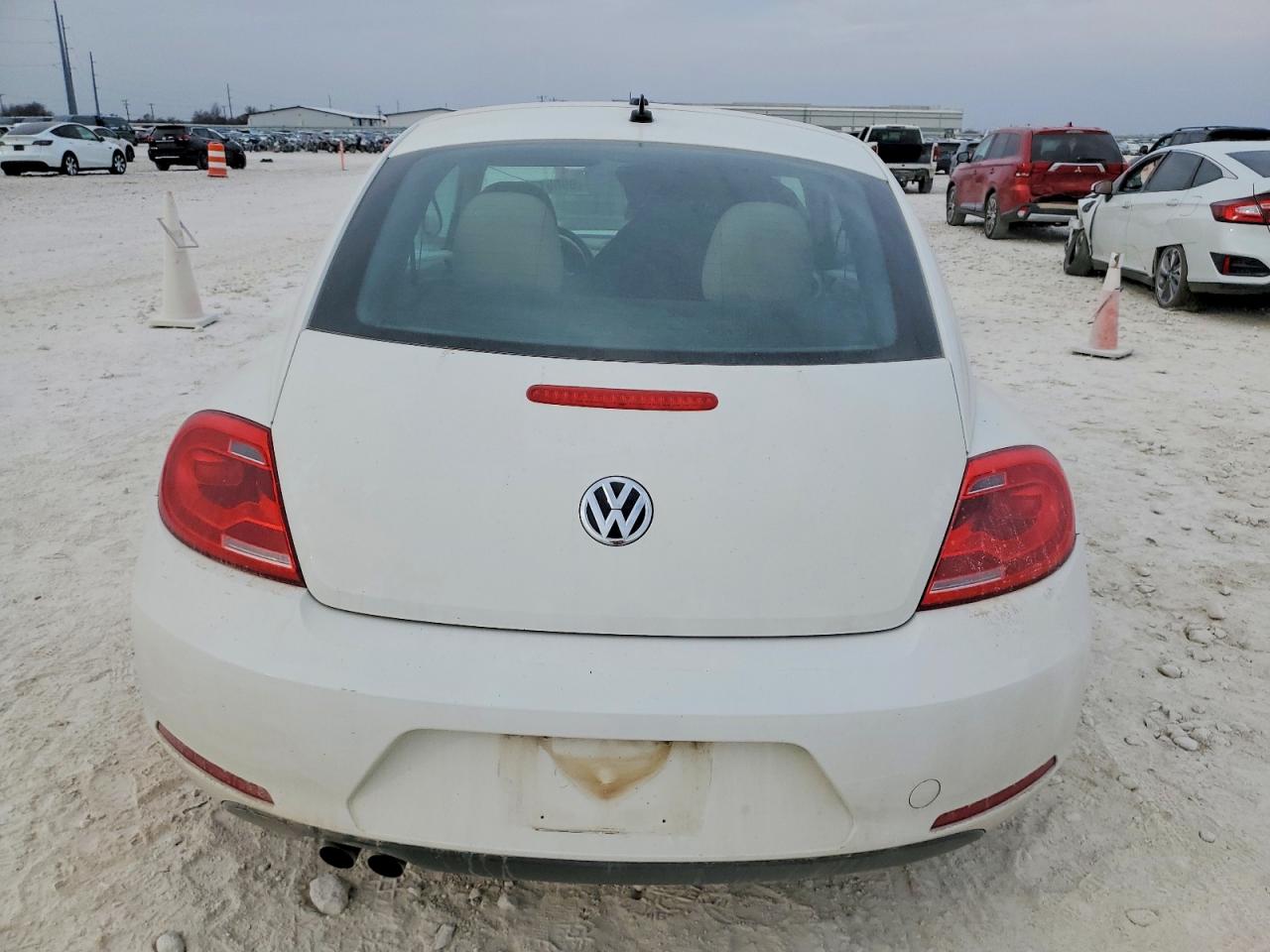 2013 VOLKSWAGEN BEETLE photo 5