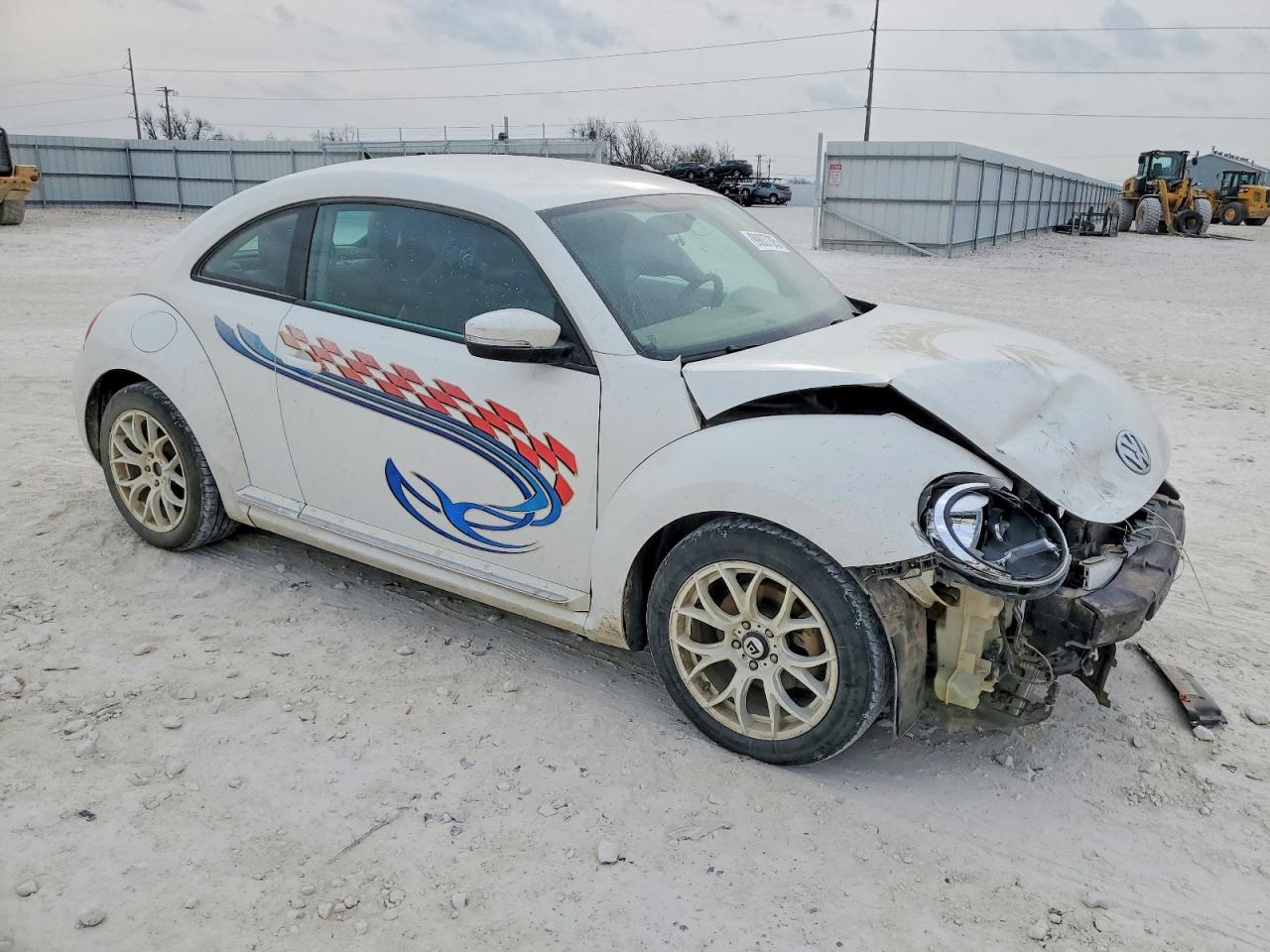 2013 VOLKSWAGEN BEETLE photo 3