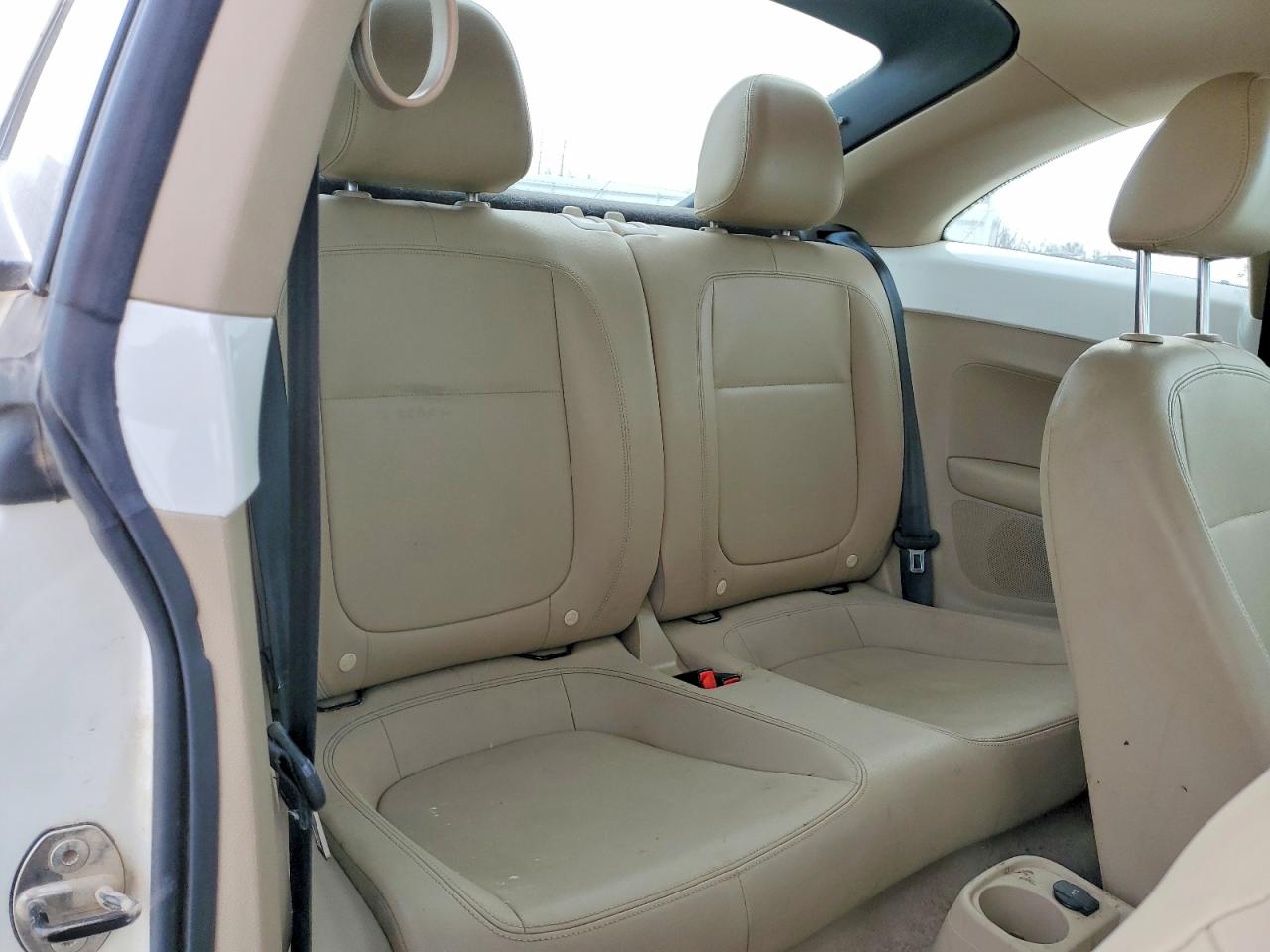 2013 VOLKSWAGEN BEETLE photo 9